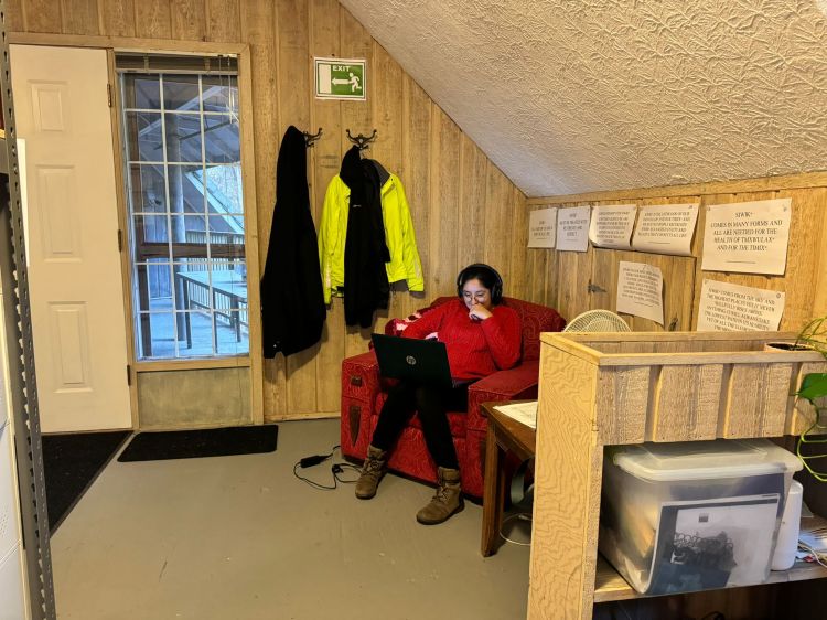Person sitting in an armchair working in the FEELed lab